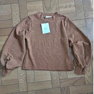 メルロー(merlot)のメロー新品タグ付き　ボトルネック長袖カットソー　総柄　茶(カットソー(長袖/七分))