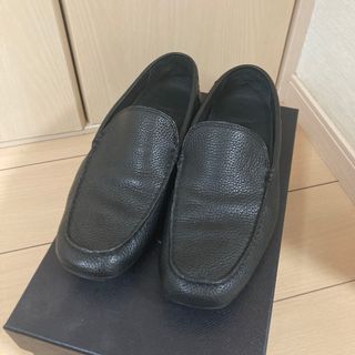 プラダ(PRADA)のヒューゴボス　ドライビングシューズ　黒(スリッポン/モカシン)