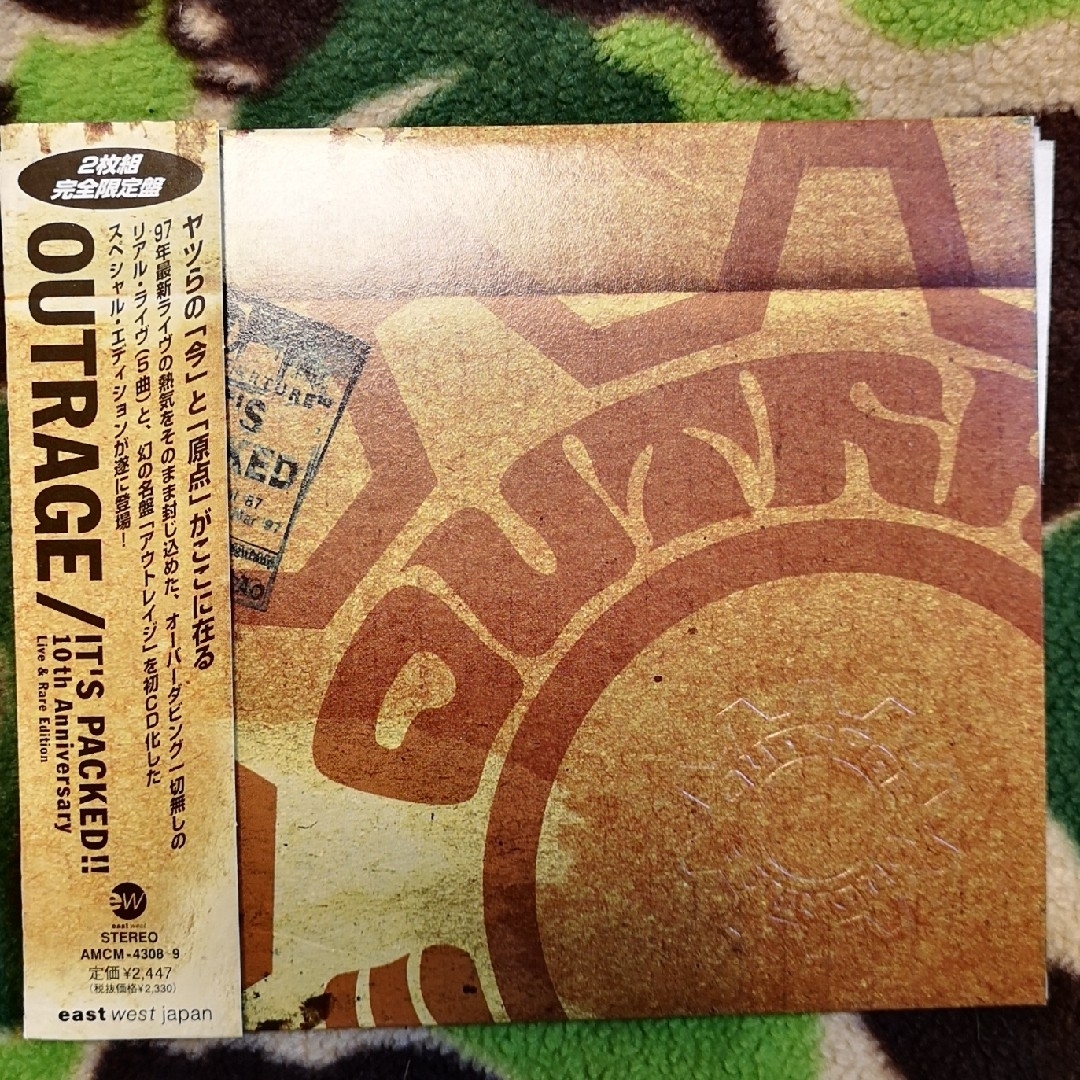 アウトレイジ/イッツ・パックド!! OUTRAGE エンタメ/ホビーのCD(ポップス/ロック(邦楽))の商品写真