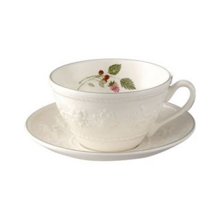 ウェッジウッド(WEDGWOOD)の【新品】Wedgwood フェスティビティ ラズベリー ティーカップ&ソーサー(グラス/カップ)