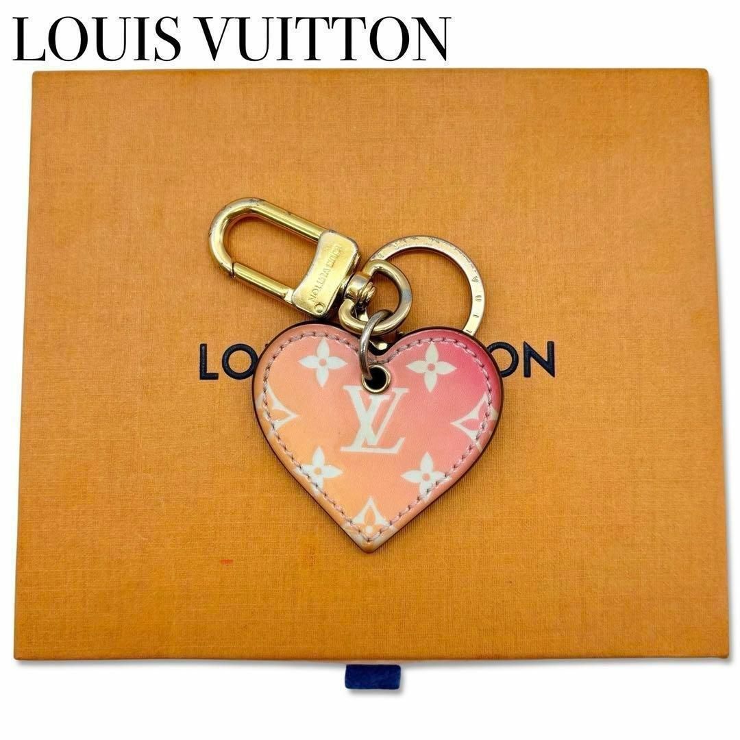 LOUIS VUITTON(ルイヴィトン)のルイヴィトン M67435 モノグラムヴェルニ ポルトクレ チャーム ピンク レディースのファッション小物(キーホルダー)の商品写真