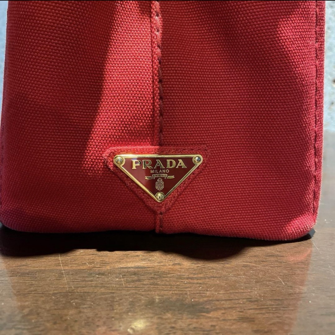 PRADA(プラダ)のプラダ　カナパ  S  赤　ROSSO レディースのバッグ(ハンドバッグ)の商品写真