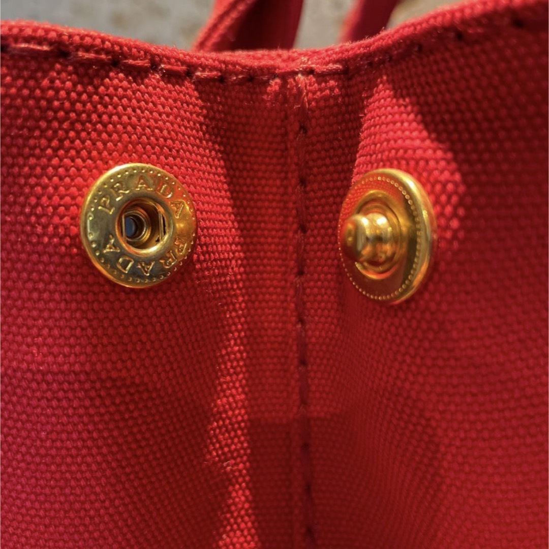 PRADA(プラダ)のプラダ　カナパ  S  赤　ROSSO レディースのバッグ(ハンドバッグ)の商品写真