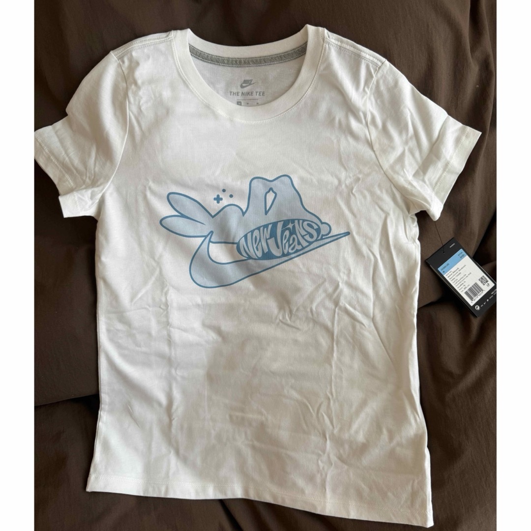 NIKE - NIKE x NewJeans シンガポール限定Tシャツの通販 by NIKE - NIKE x NewJeans シンガポール限定Tシャツの通販 by