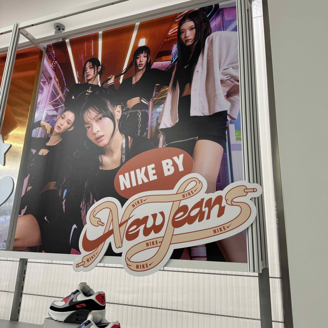 NIKE - NIKE x NewJeans シンガポール限定Tシャツの通販 by NIKE - NIKE x NewJeans シンガポール限定Tシャツの通販 by