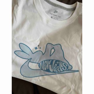 ナイキ(NIKE)のNIKE x NewJeans シンガポール限定Tシャツ(アイドルグッズ)