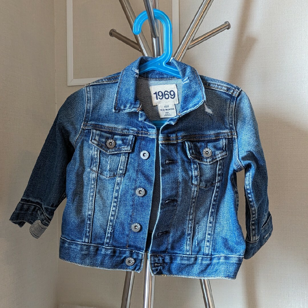 GAP Kids(ギャップキッズ)のGAPデニムジャケット キッズ/ベビー/マタニティのキッズ服男の子用(90cm~)(ジャケット/上着)の商品写真