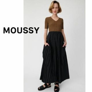 マウジー(moussy)のMOUSSY　マウジー　ニットトップス　リブ　ブラウン　フェイクボタン　半袖(ニット/セーター)