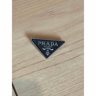 プラダ(PRADA)のプラダミニブローチ(ブローチ/コサージュ)