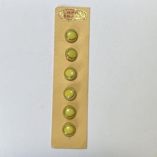 高級ボタン　レトロボタン　足つきボタン　台紙付　イエロー　15mm 6個(各種パーツ)