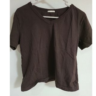 ジーユー(GU)のGU　vネック　tシャツ　ブラウン　オフィス(Tシャツ(半袖/袖なし))