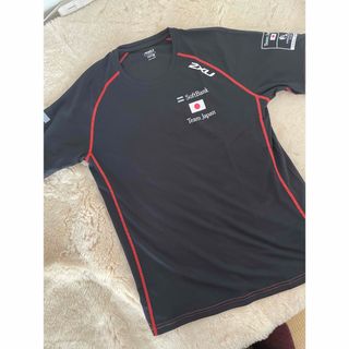 ツータイムズユー(2XU)の2xu ソフトバンク　チームジャパンTシャツ　メンズサイズM  新品未使用(トレーニング用品)