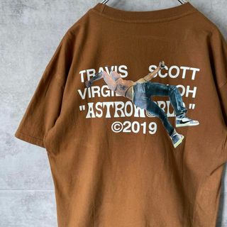 【キャメルブラウン、アストロワールド】travisバックプリントTシャツsk8(Tシャツ/カットソー(半袖/袖なし))