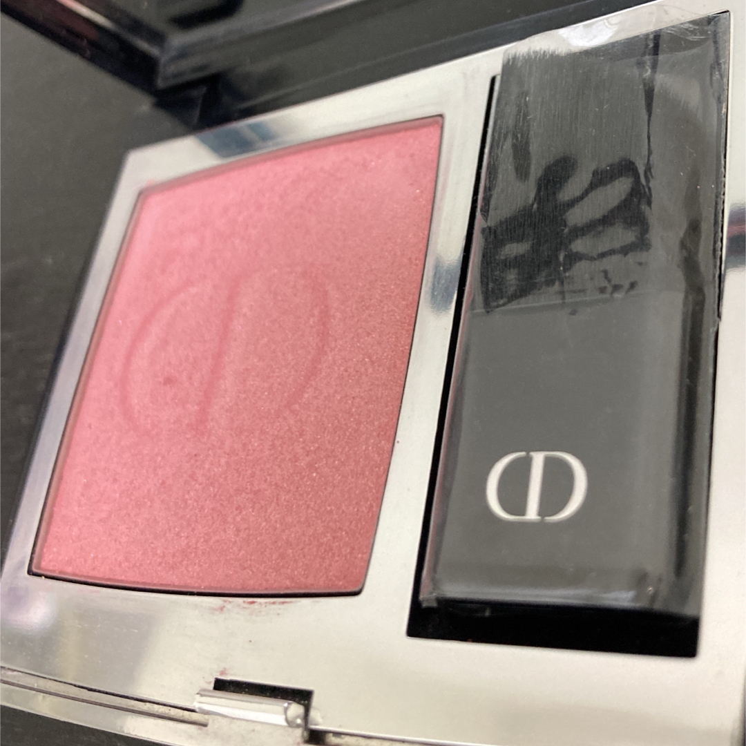 Dior(ディオール)のディオールスキン ルージュ ブラッシュ 212 チュチュ ホログラフィック コスメ/美容のベースメイク/化粧品(チーク)の商品写真