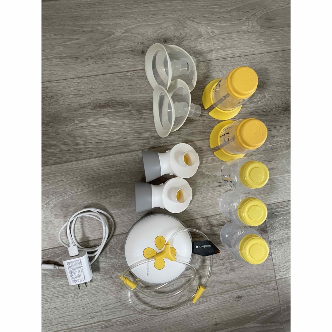 メデラ medela 電動搾乳機 両胸 ダブルポンプ スイングマキシ キッズ/ベビー/マタニティのマタニティ(その他)の商品写真