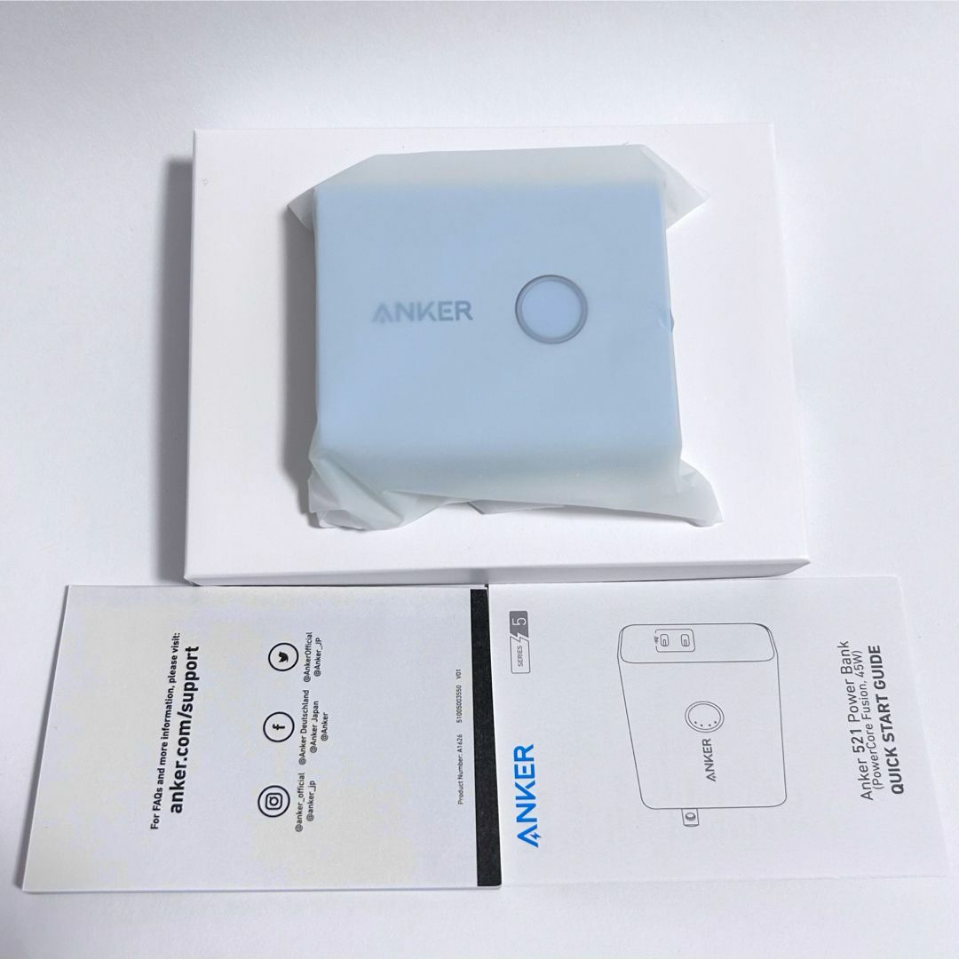 新品 ブルー Anker 521 Power Bank充電器兼モバイルバッテリー スマホ/家電/カメラのスマートフォン/携帯電話(バッテリー/充電器)の商品写真