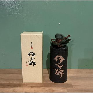 陶器入り　720ml　本格芋焼酎 伊七郎(いひちろう)(焼酎)