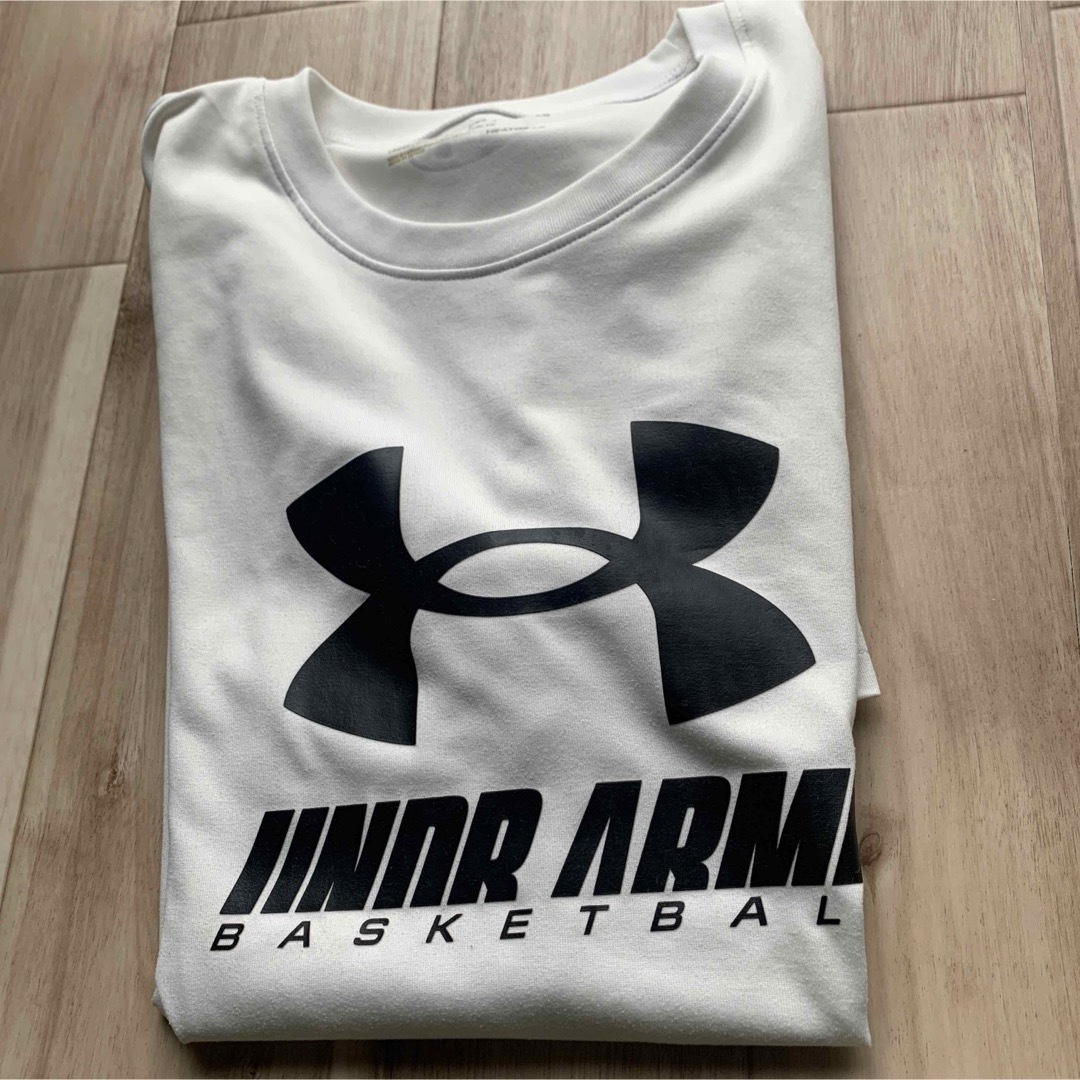 UNDER ARMOUR(アンダーアーマー)のUNDER  ARMOUR  160cm 半袖Tシャツ キッズ/ベビー/マタニティのキッズ服男の子用(90cm~)(Tシャツ/カットソー)の商品写真