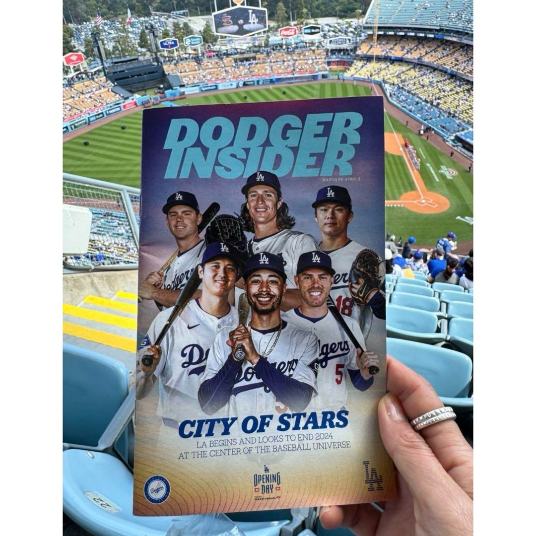 MLB(メジャーリーグベースボール)のロサンゼルス　ドジャース　本拠地開幕戦　冊子　スタジアム配布　来場者限定 スポーツ/アウトドアの野球(記念品/関連グッズ)の商品写真