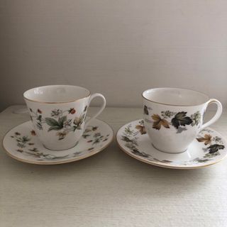 ロイヤルドルトン(Royal Doulton)のロイヤルドルトン   カップ＆ソーサー　ストロベリークリーム　ラーチモント　(グラス/カップ)