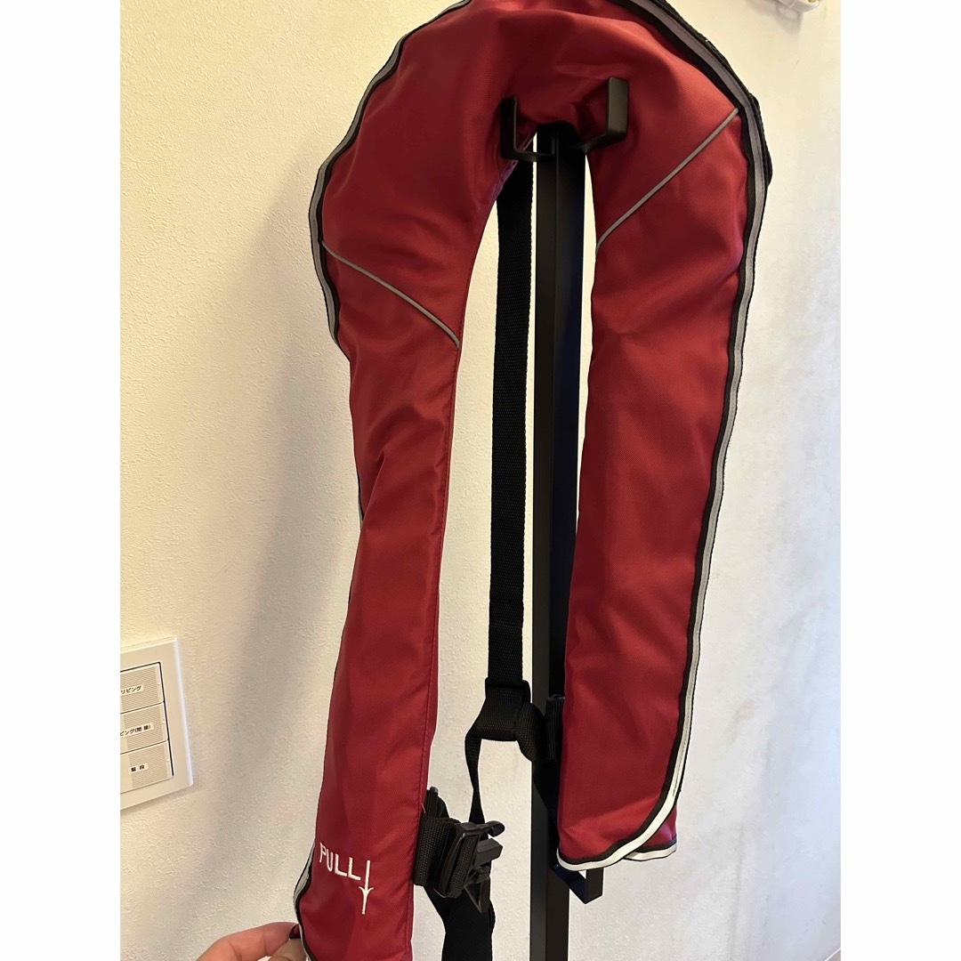 ライフジャケット　自動膨張式（予備ボンベ1本付き） スポーツ/アウトドアのフィッシング(ウエア)の商品写真
