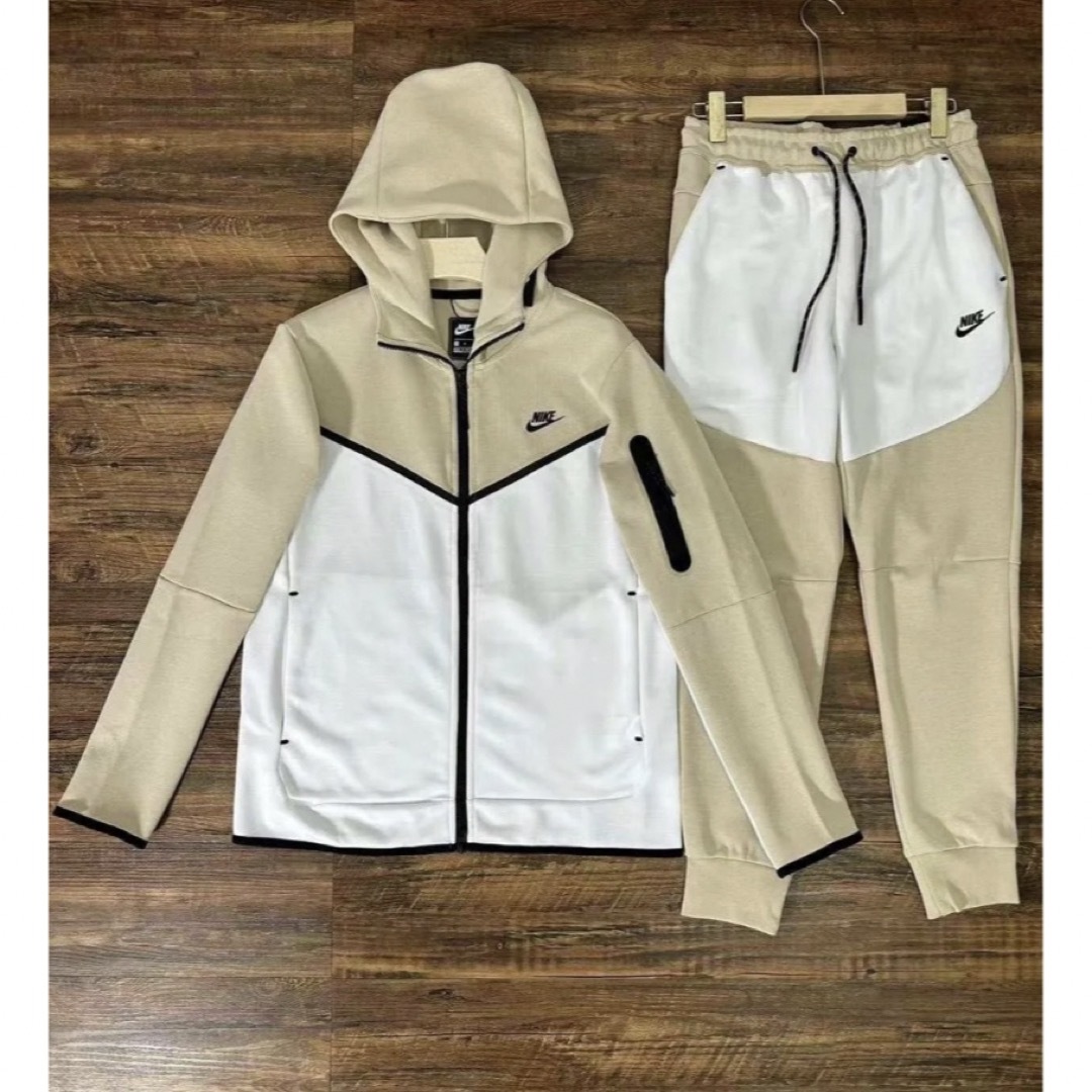 NIKE - NIKE 海外限定激レア TECH FLEECE テックフリース 限定色 NIKE - NIKE 海外限定激レア TECH FLEECE テックフリース 限定色