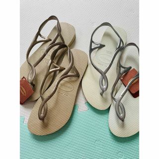 ハワイアナス(havaianas)の新品★ havaianas ハワイアナス ビーチサンダル　ゴールド&シルバー2足(ビーチサンダル)