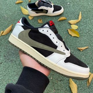 ナイキ(NIKE)のTravis Scott Air Jordan 1 オリーブグリーン(スニーカー)