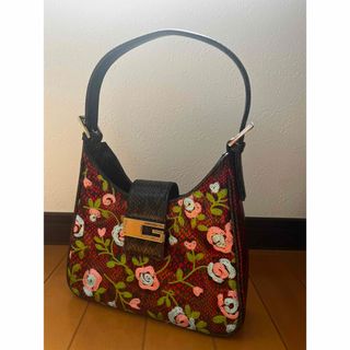 ゲス(GUESS)のGUESS ハンドバッグ(ハンドバッグ)