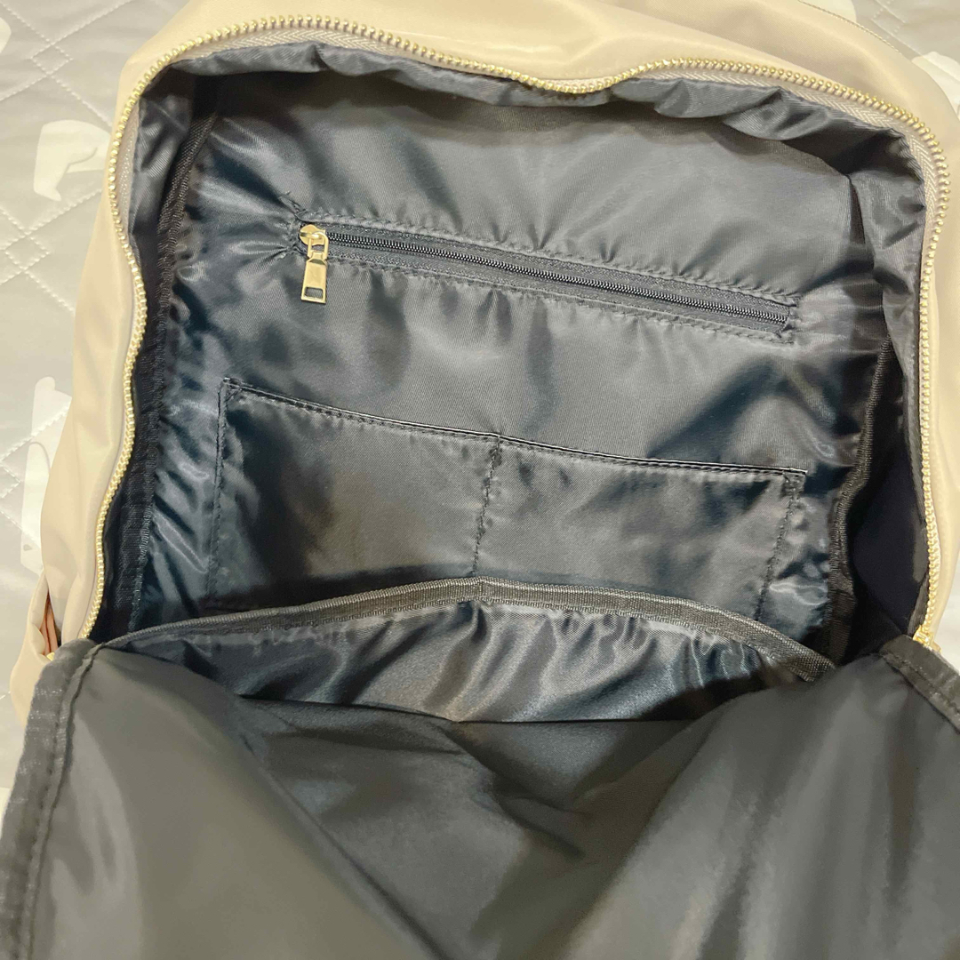 リュック ベージュ Lサイズ レディースのバッグ(リュック/バックパック)の商品写真