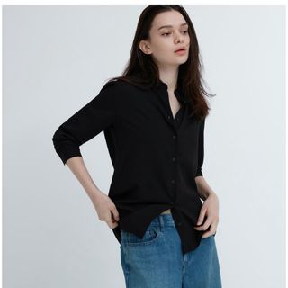 ユニクロ(UNIQLO)のUNIQLO レーヨンブラウス　黒(シャツ/ブラウス(長袖/七分))