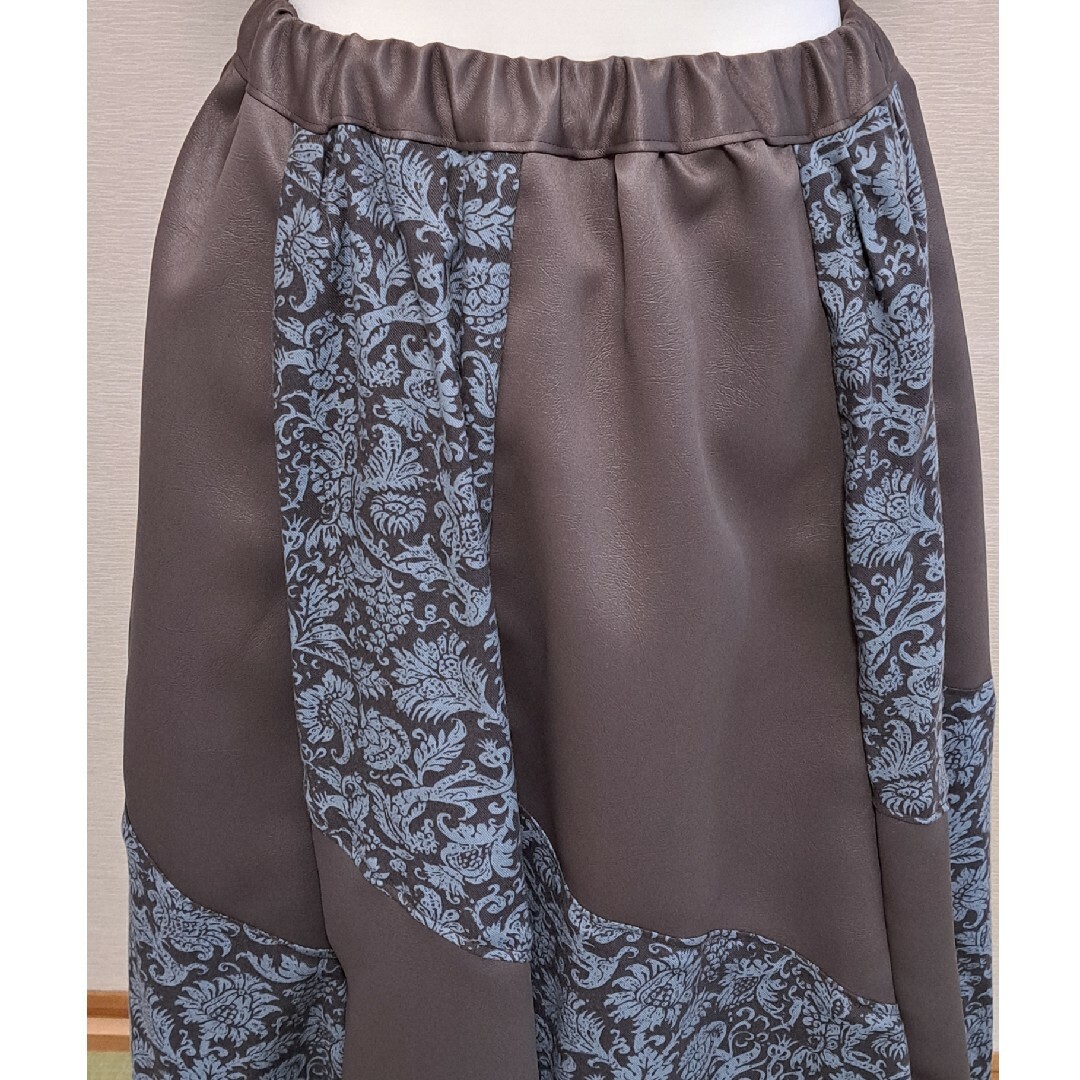 レザー調　フレアーギャザースカート レディースのスカート(ロングスカート)の商品写真