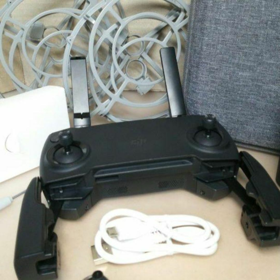 ドローン DJI Mavic Mini セット エンタメ/ホビーのおもちゃ/ぬいぐるみ(ホビーラジコン)の商品写真