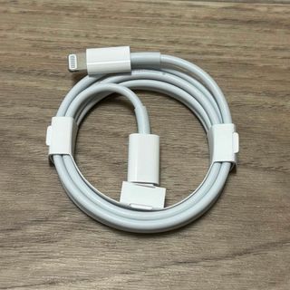 アップル(Apple)のiPhone 純正　USB-C - Lightningケーブル(バッテリー/充電器)