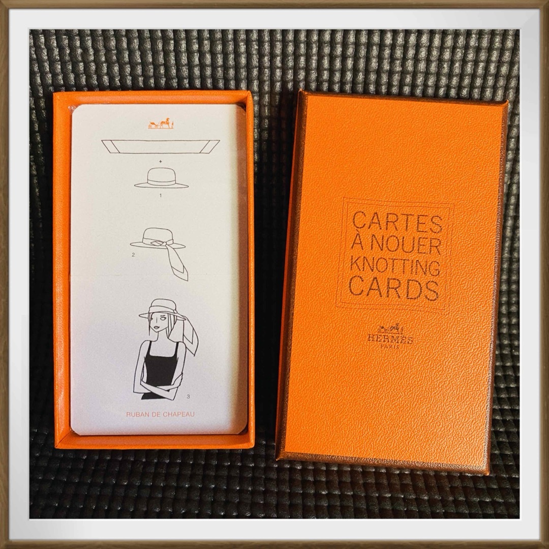 Hermes(エルメス)の【貴重】新品　エルメス　カレ　ミャオ族の100の襞スカーフ　大判  カレシルク レディースのファッション小物(バンダナ/スカーフ)の商品写真