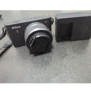 ニコン(Nikon)のnikon j1 標準レンズ付き(コンパクトデジタルカメラ)