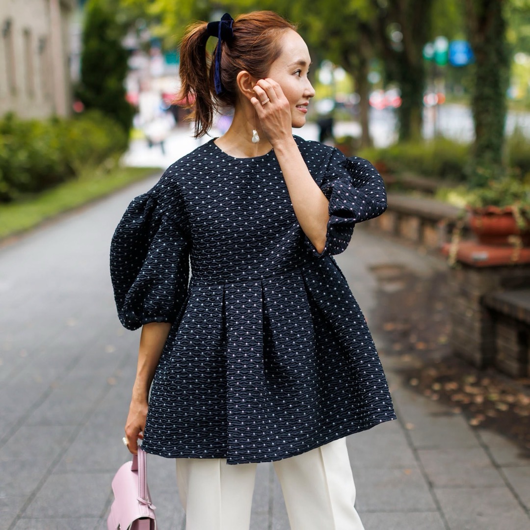 bluelea ブルレアSilky jacquard blouse / NAVY bluelea ブルレアSilky jacquard blouse / NAVY