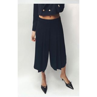 ザラ(ZARA)の【ZARA】キュロットパンツ(クロップドパンツ)