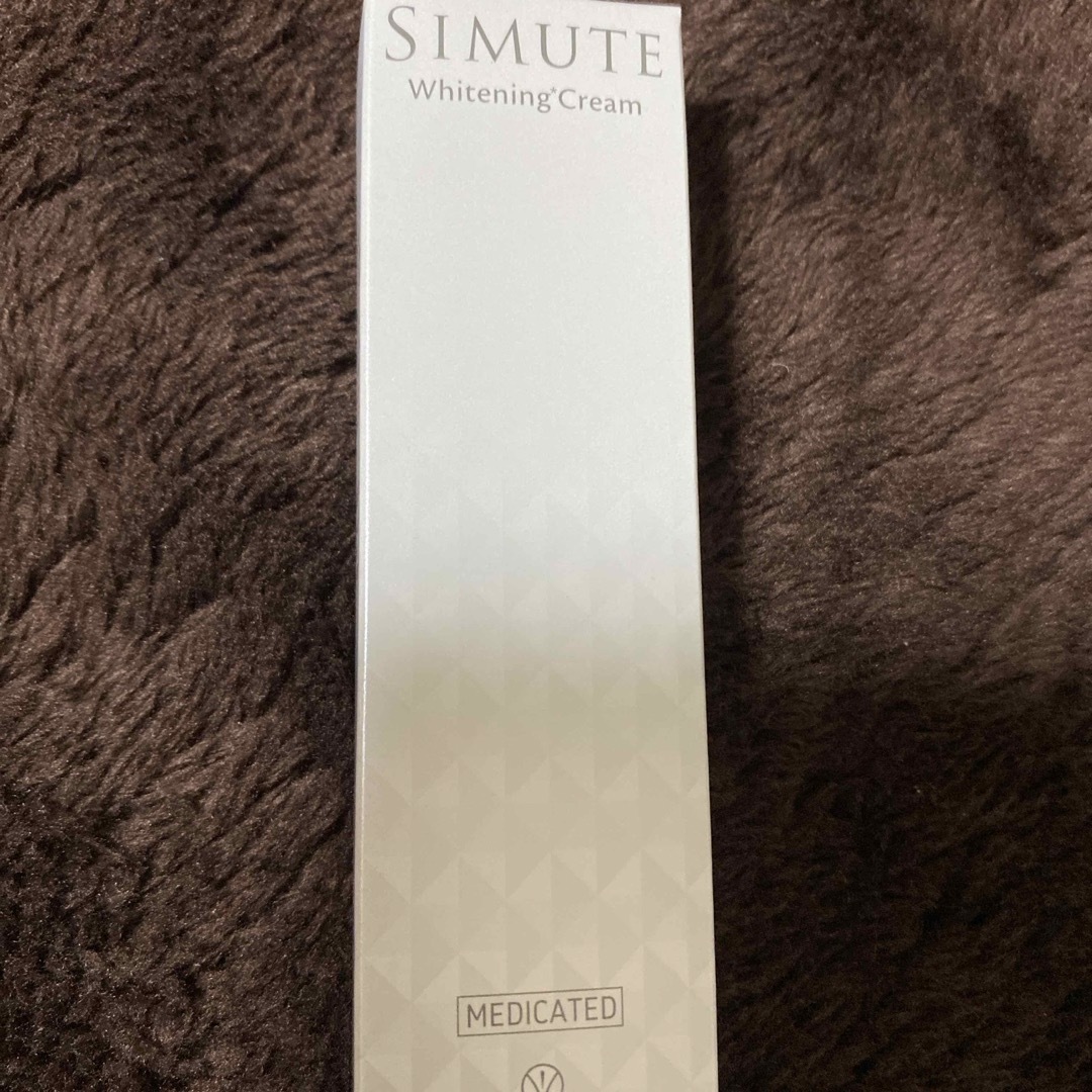 SIMUTE 30g 薬用美白クリーム オールインワン ゲル コスメ/美容のスキンケア/基礎化粧品(フェイスクリーム)の商品写真