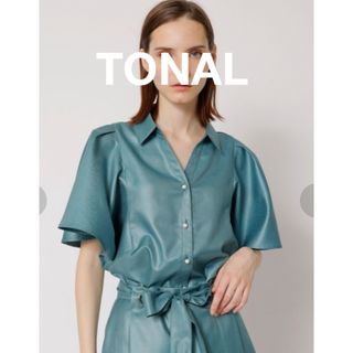 トーナル(TONAL)の【TONAL】パール釦フレアスリーブブラウストーナル(シャツ/ブラウス(半袖/袖なし))