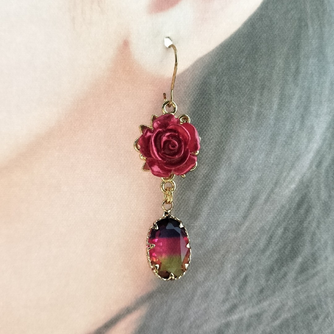 薔薇ピアス☆お花ピアス☆ローズピアス☆カラフルピアス☆紅薔薇☆ハンドメイドピアス ハンドメイドのアクセサリー(ピアス)の商品写真