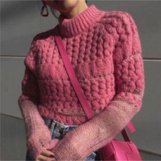 アメリヴィンテージ(Ameri VINTAGE)のAMERI ピンク ニットBUMPY SHEER DOCKING KNIT(ニット/セーター)