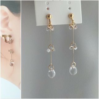 ハンドメイド イヤリング ピアス 軽い 透明 クリア しずく ゴールド(イヤリング)