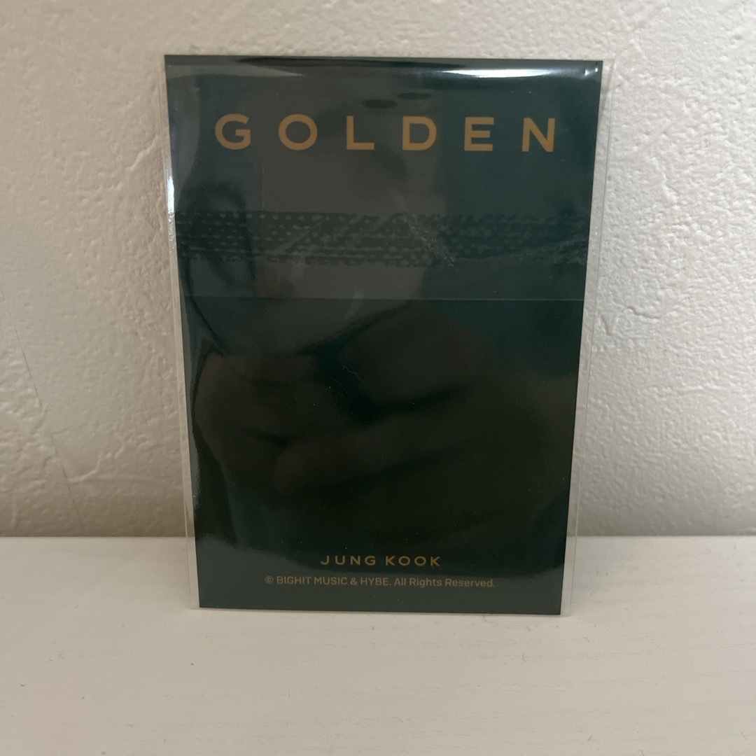 防弾少年団(BTS)(ボウダンショウネンダン)のBTS ジョングク　GOLDEN  ショルダーバッグ　トレカ エンタメ/ホビーのタレントグッズ(アイドルグッズ)の商品写真