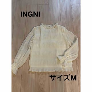 イング(INGNI)の美品！！＊イング：サイズM：オフホワイト色の長袖のプルオーバーブラウス＊(シャツ/ブラウス(長袖/七分))