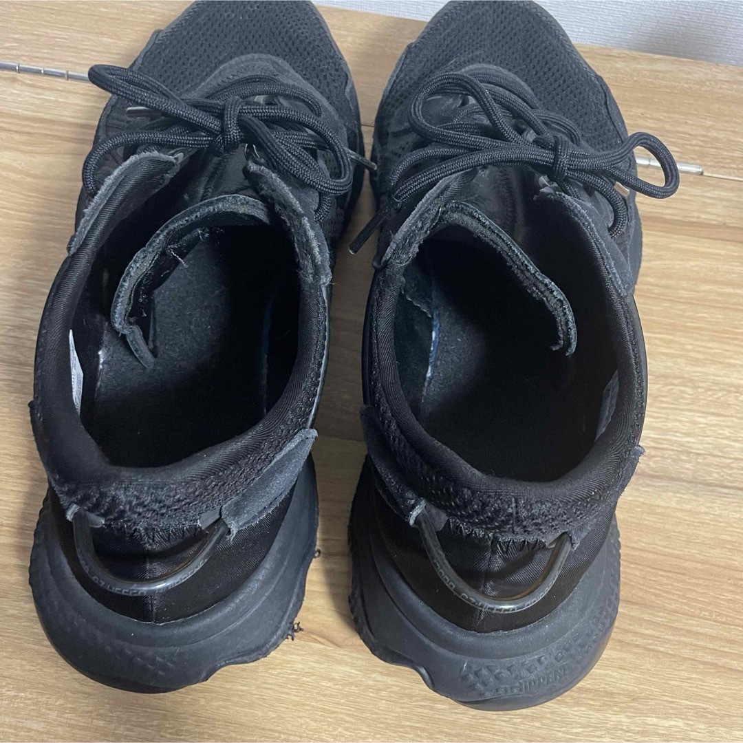 adidas(アディダス)のアディダスオリジナルス　オズウィーゴ　トリプルブラック　黒 メンズの靴/シューズ(スニーカー)の商品写真