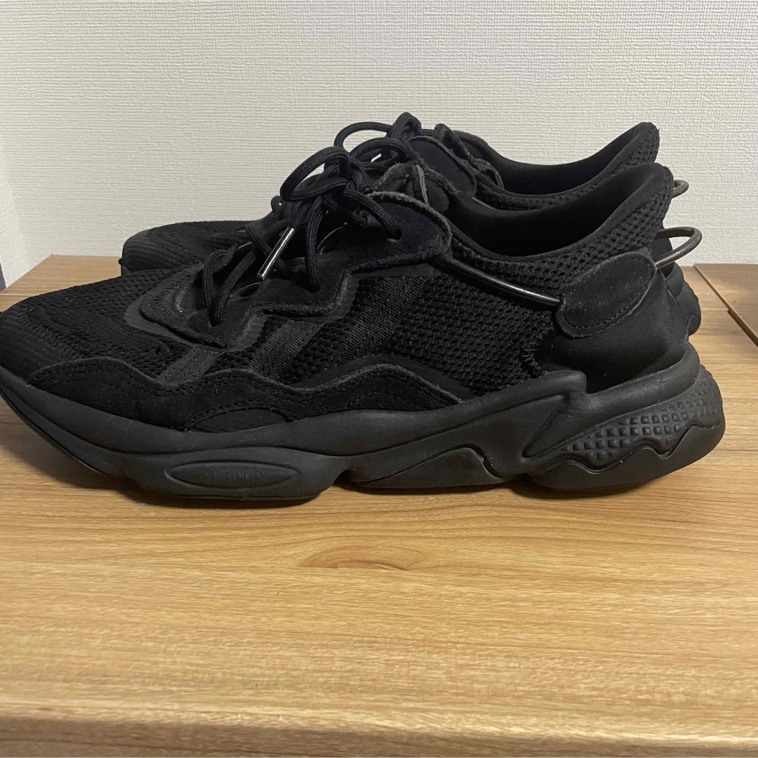 adidas(アディダス)のアディダスオリジナルス　オズウィーゴ　トリプルブラック　黒 メンズの靴/シューズ(スニーカー)の商品写真
