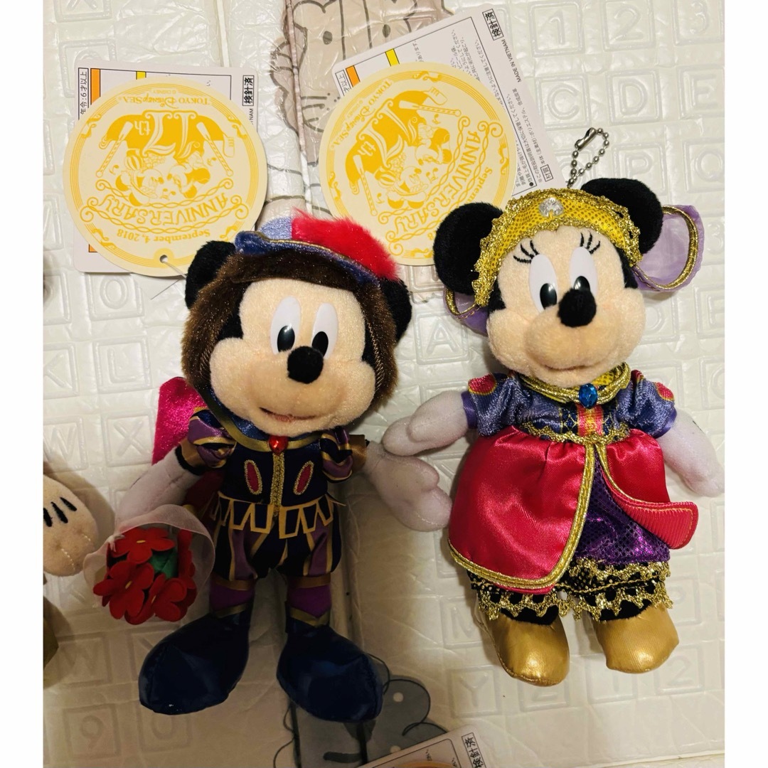 Disney(ディズニー)のディズニー　ぬいぐるみバッジ　35周年　ミキカン　ファンダフル　17周年 エンタメ/ホビーのおもちゃ/ぬいぐるみ(キャラクターグッズ)の商品写真
