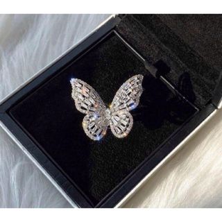 新品✨大人気　バタフライリング　指輪　結婚式　プレゼント　小物　アクセサリー(リング(指輪))