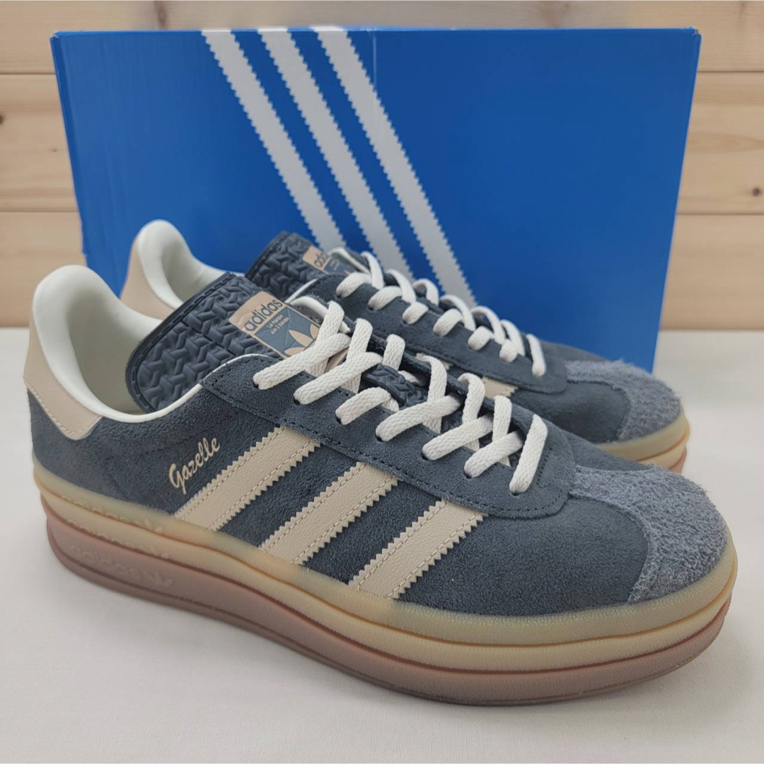 adidas - アディダス ガゼル ボールド W グレー/ガム 25㎝の通販 adidas - アディダス ガゼル ボールド W グレー/ガム 25㎝の通販